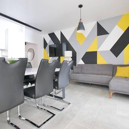 Premium Apartment By Hi5-Vaci Str. 3 Bedroom Budapest Exterior photo