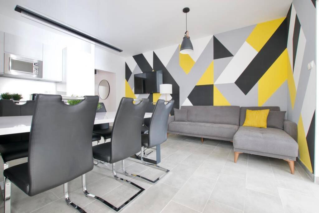 Premium Apartment By Hi5-Vaci Str. 3 Bedroom Budapest Exterior photo