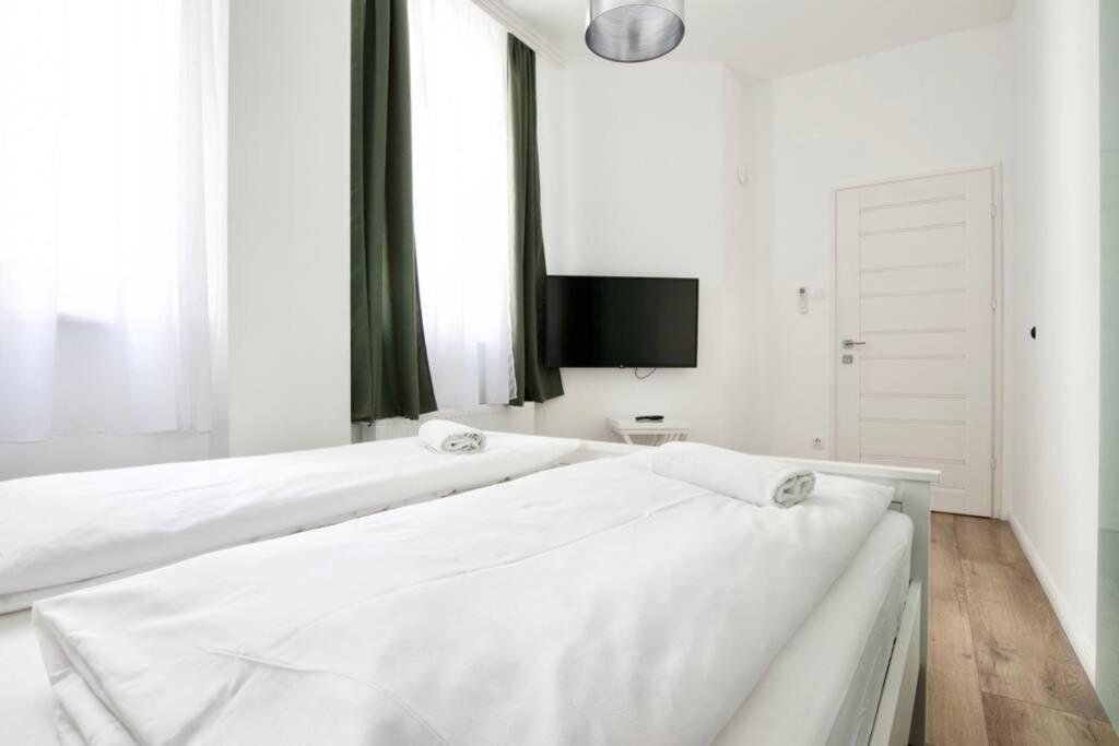 Premium Apartment By Hi5-Vaci Str. 3 Bedroom Budapest Exterior photo