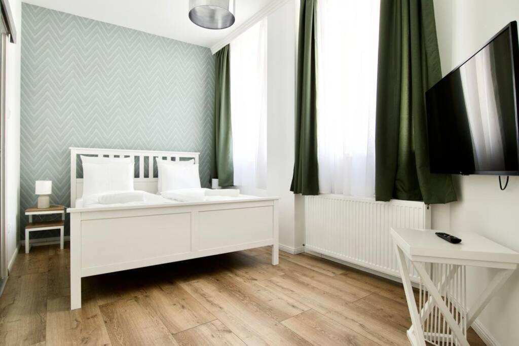 Premium Apartment By Hi5-Vaci Str. 3 Bedroom Budapest Exterior photo