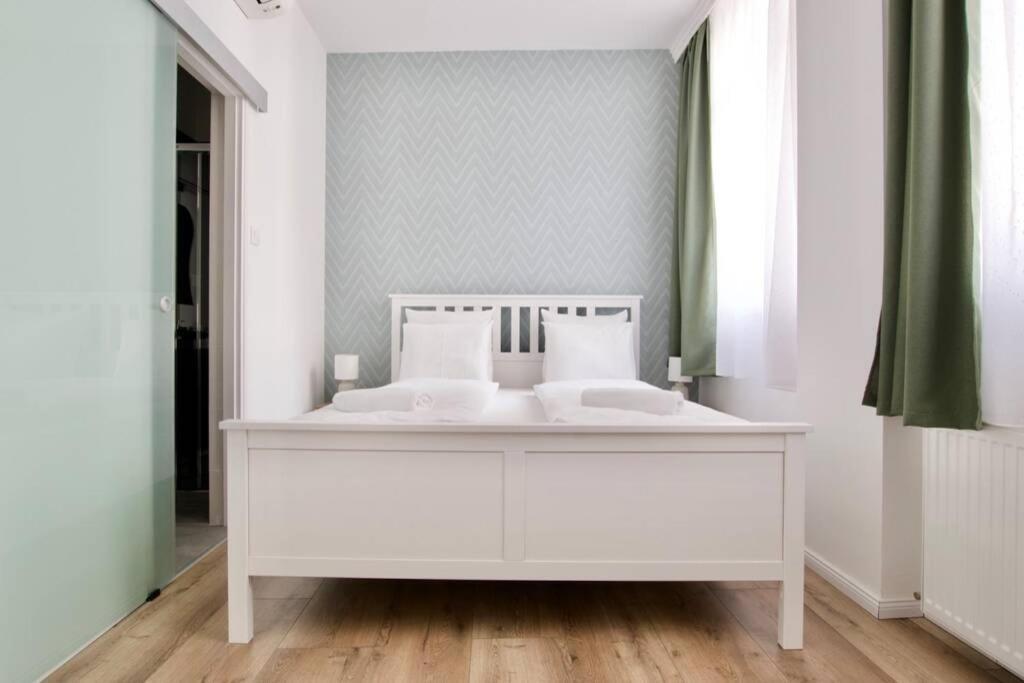 Premium Apartment By Hi5-Vaci Str. 3 Bedroom Budapest Exterior photo