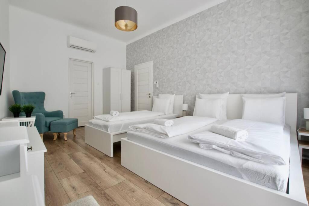Premium Apartment By Hi5-Vaci Str. 3 Bedroom Budapest Exterior photo