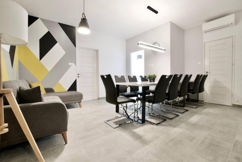 Premium Apartment By Hi5-Vaci Str. 3 Bedroom Budapest Exterior photo