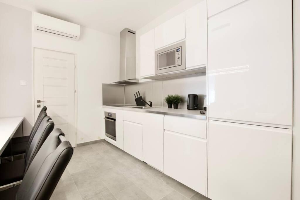 Premium Apartment By Hi5-Vaci Str. 3 Bedroom Budapest Exterior photo